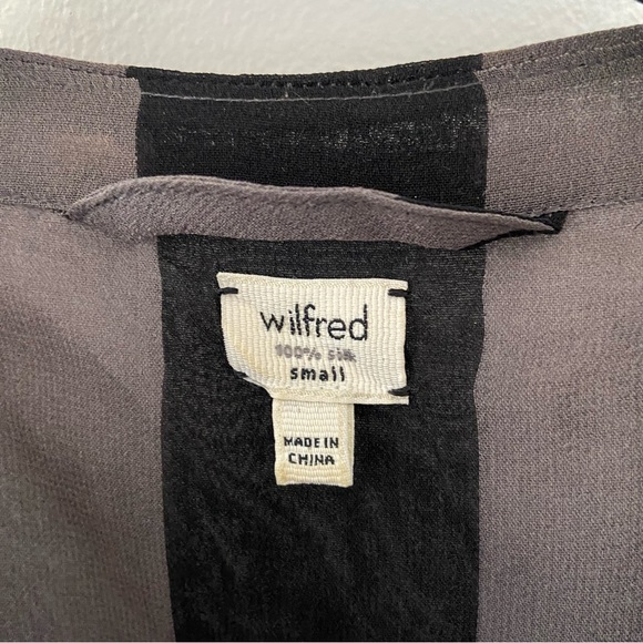 Aritzia Wilfred 100% silk striped blouse size small - Picture 3 of 4